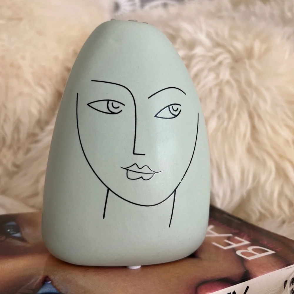 Minimalist Woman’s Face Vase Bohemian line art mint green feminist art - Picture 3 of 8
